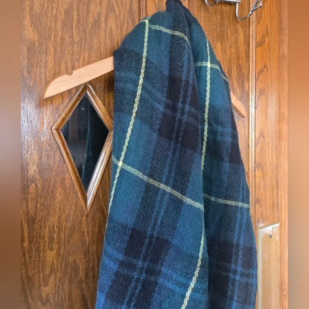 Banana Republic Plaid Scarf Wrap In Navy And Green